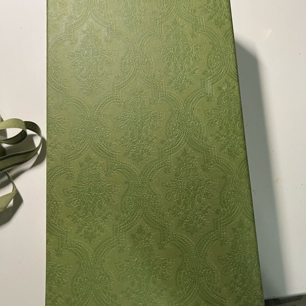 Gucci Green Embossed Box - Picture 3 of 4